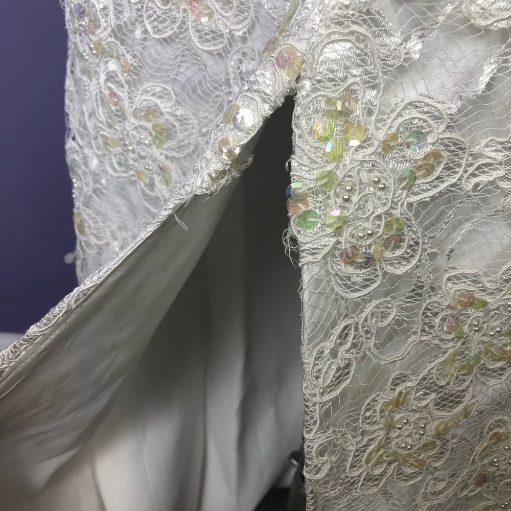Vintage 80’s Beaded Long Sleeve Wedding Lace Gown - Picture 8 of 8